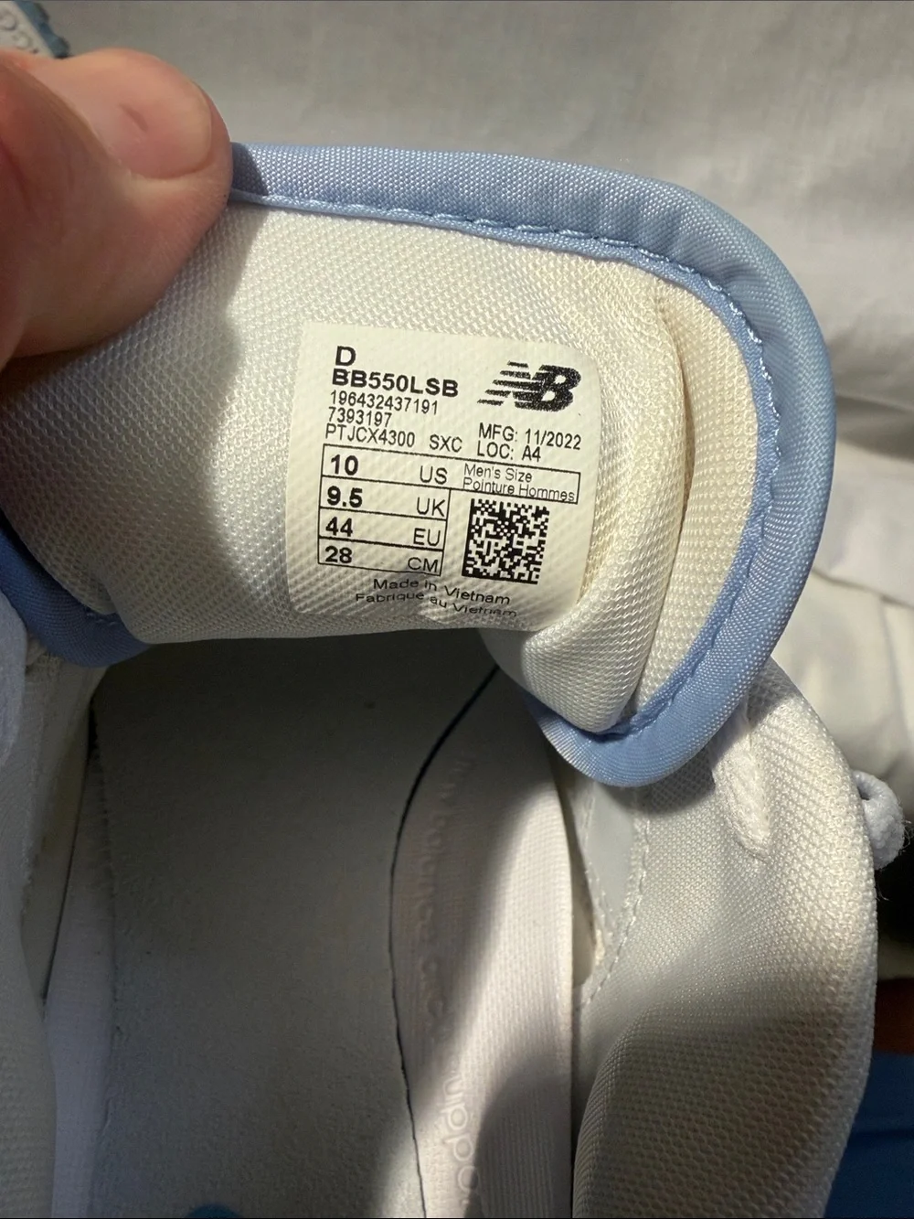 New Balance 550 Men’s Sneakers — White & Light Blue  size 10 US